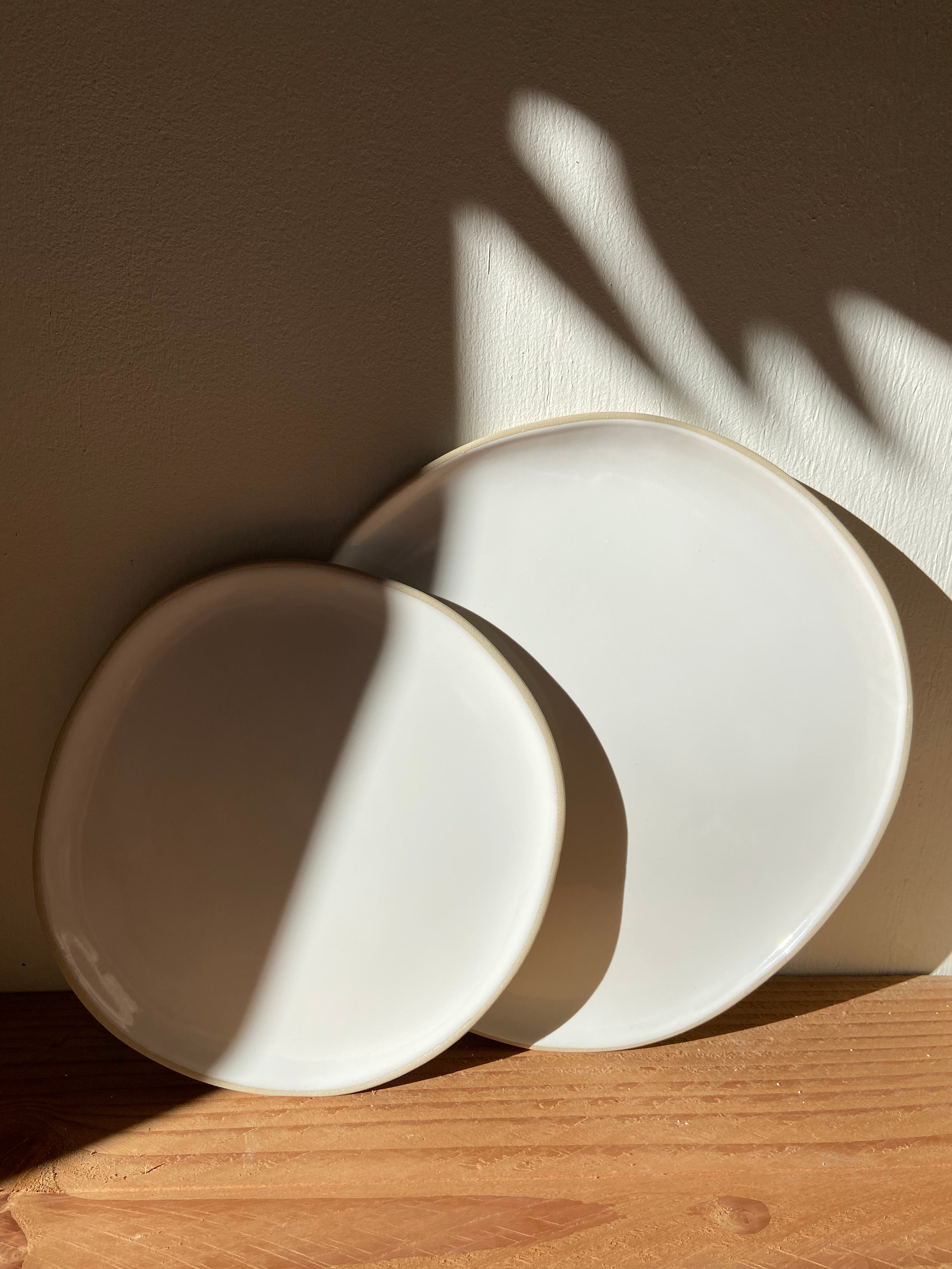 Plates, milky white