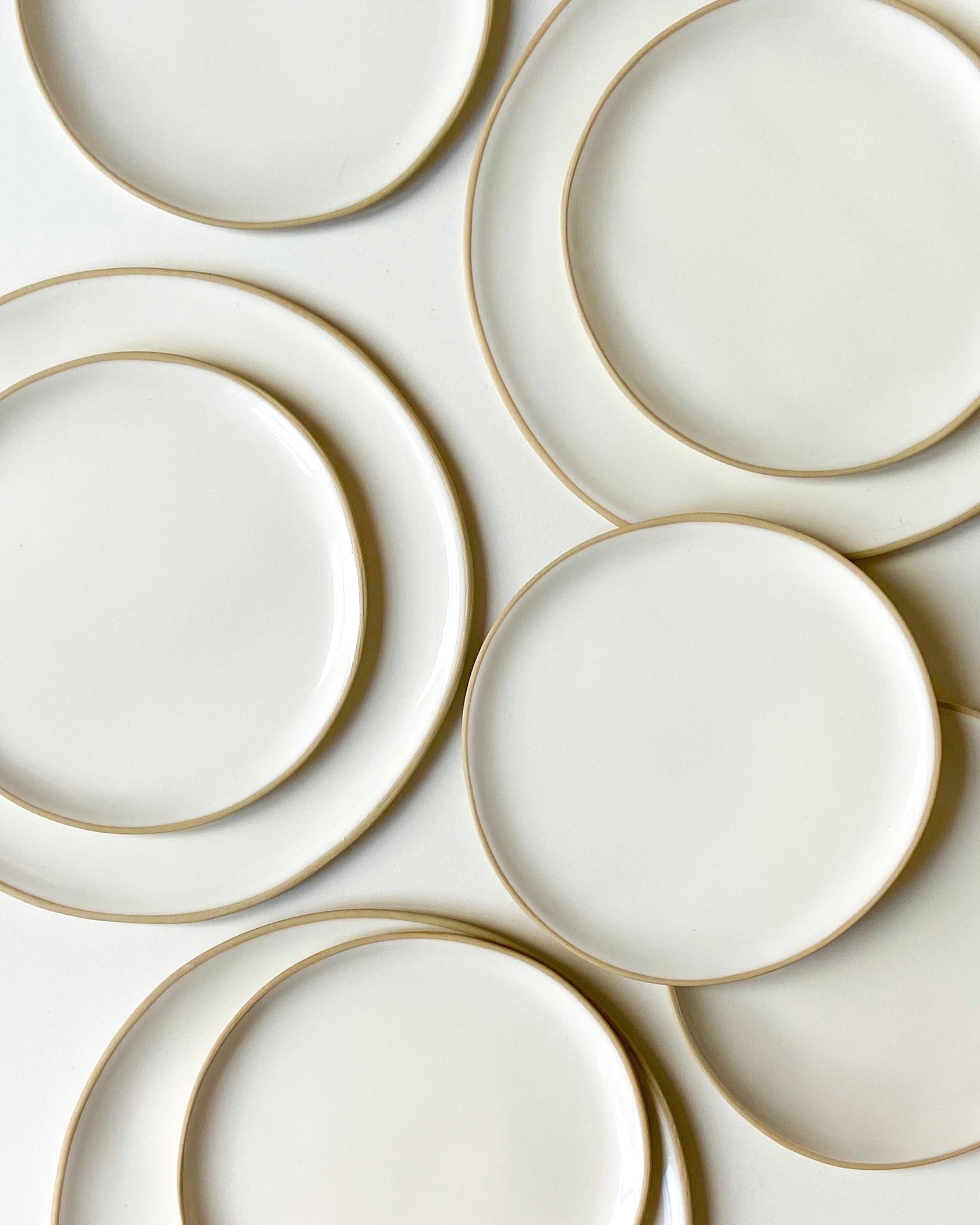 Plates, milky white